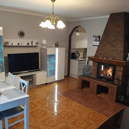 House With Swimming Pool In Morzyczyn, Cleaning Included بيت للعطل